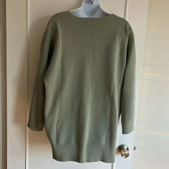 Wilfred Free
Souvenir Sweater Green size 3/L. Loungewear casual effortless wear. - Picture 4 of 11